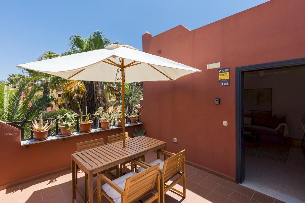Home2Book Serene Stylish Stay in Corralejo Pool - 4