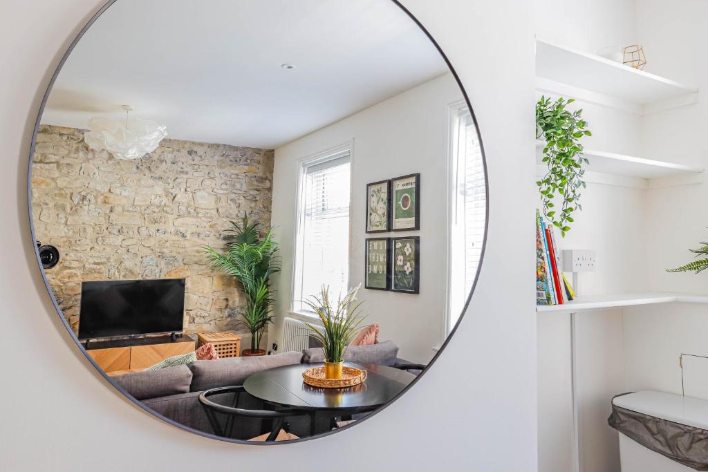 Georgia Suite - Modern 1BR Apartment with Parking & WIFI, Barry