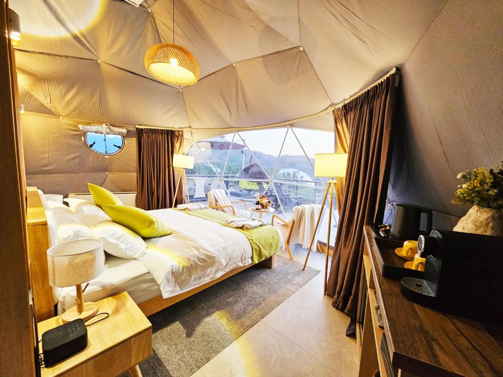 EcoHouse Glamping by ART HOTEL, Biškek