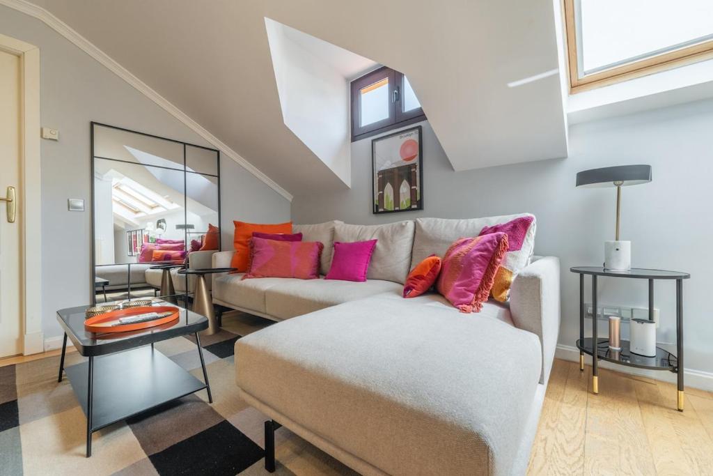 3 min walk - Puerta del Sol - AC Every Room - Desk - 2