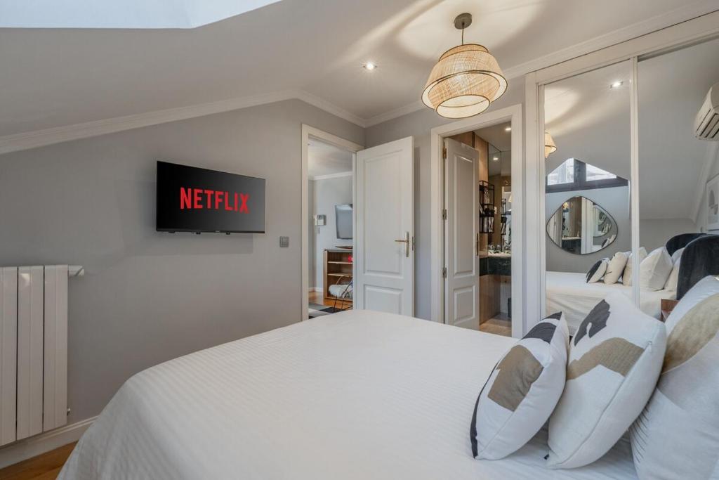 3 min walk - Puerta del Sol - AC Every Room - Desk - 5