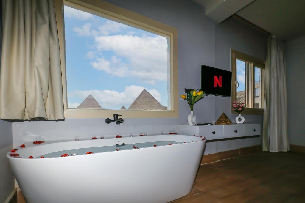 Nut Pyramids Hotel, Káhira