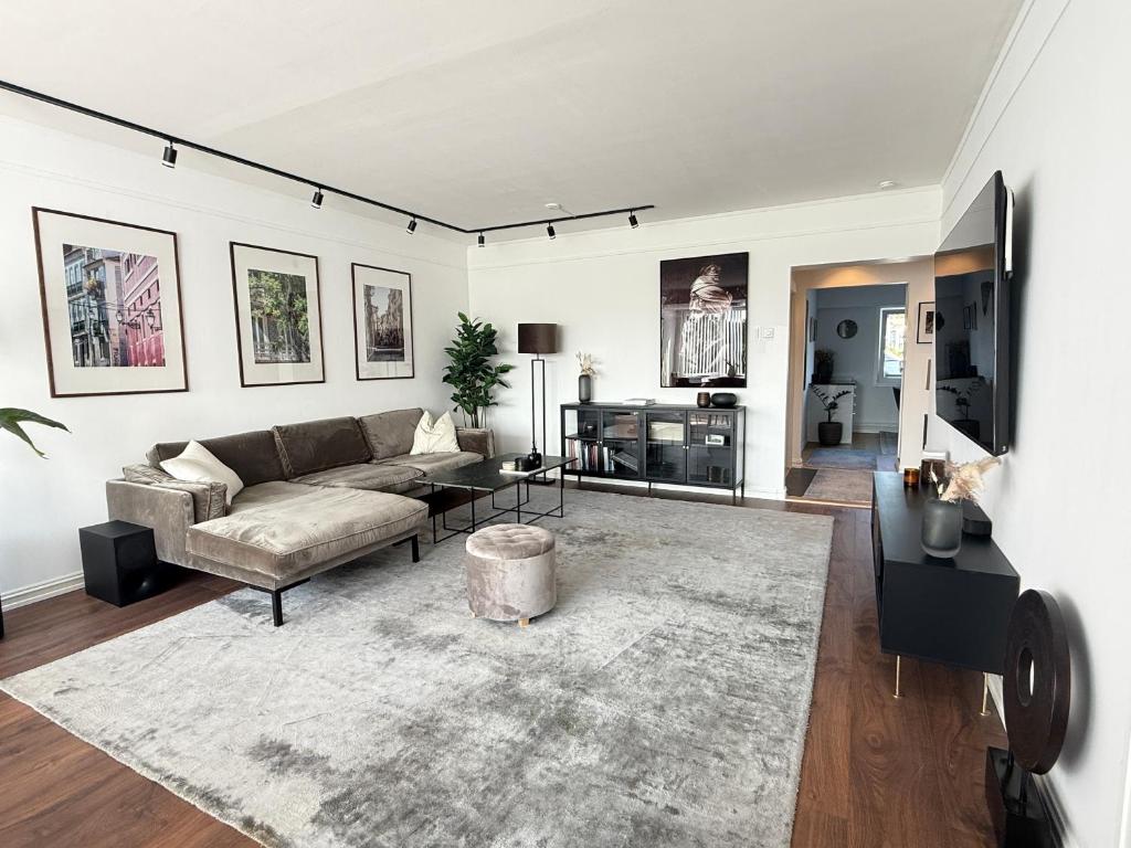 Modern flat overlooking Oslo, Oslo