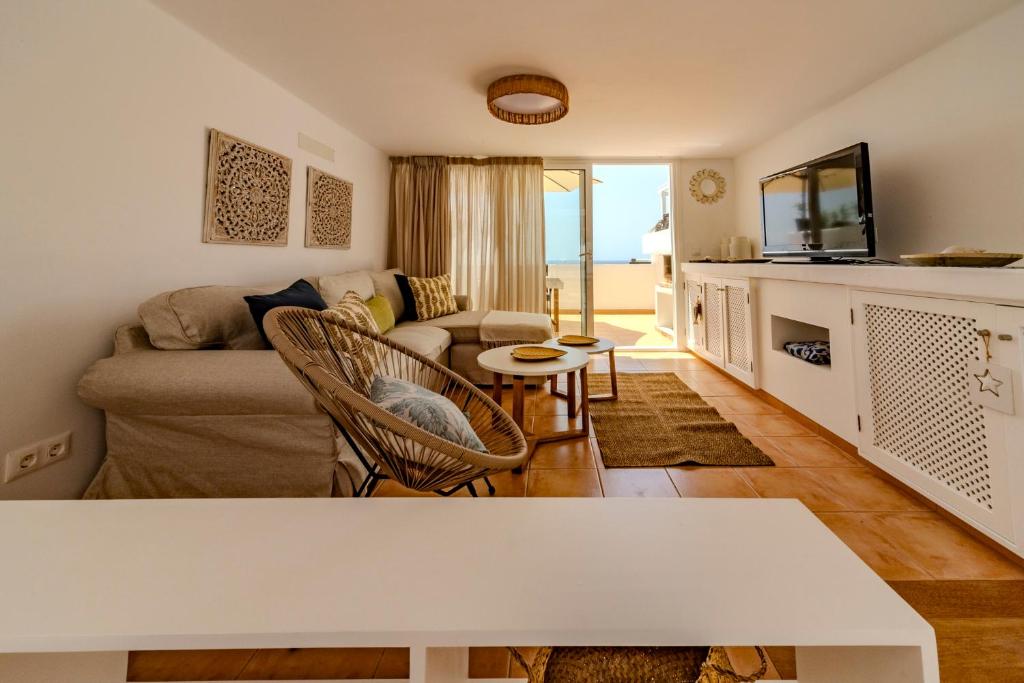 Luxury Colony Club Sea Views - 2