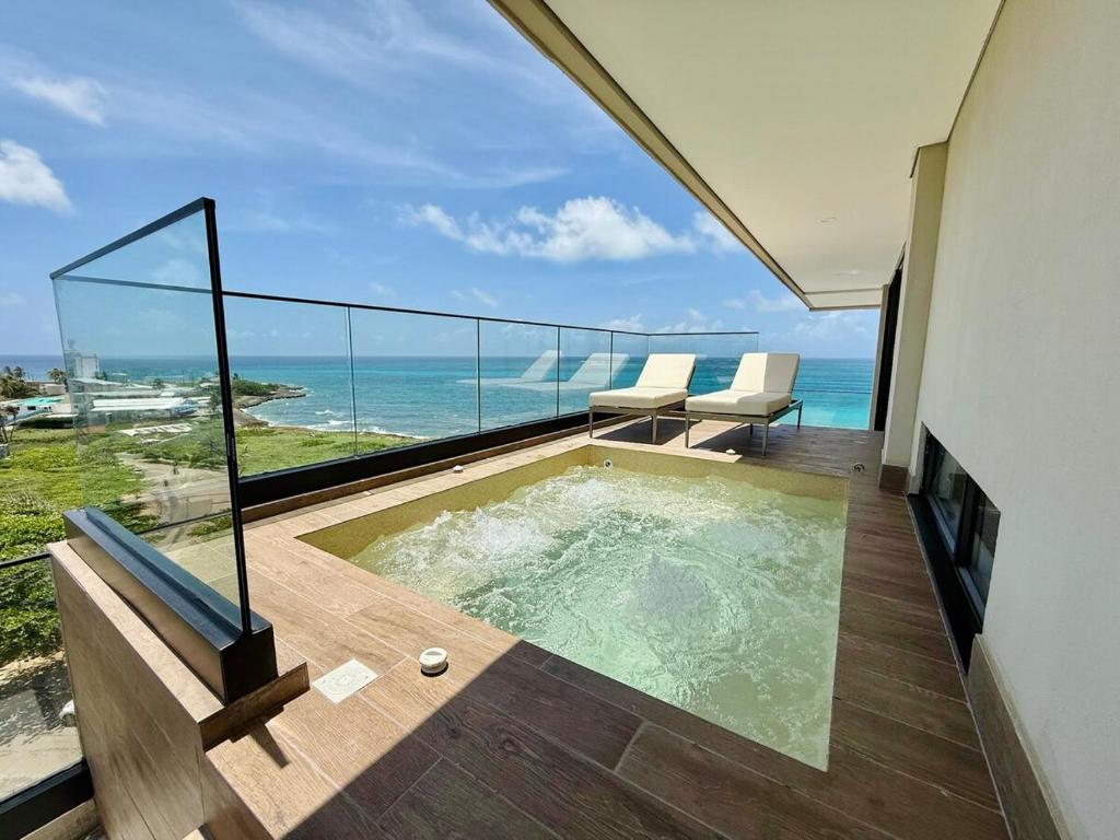 Penthouse con jacuzzi privado, balcón y vista al mar, San Andrés