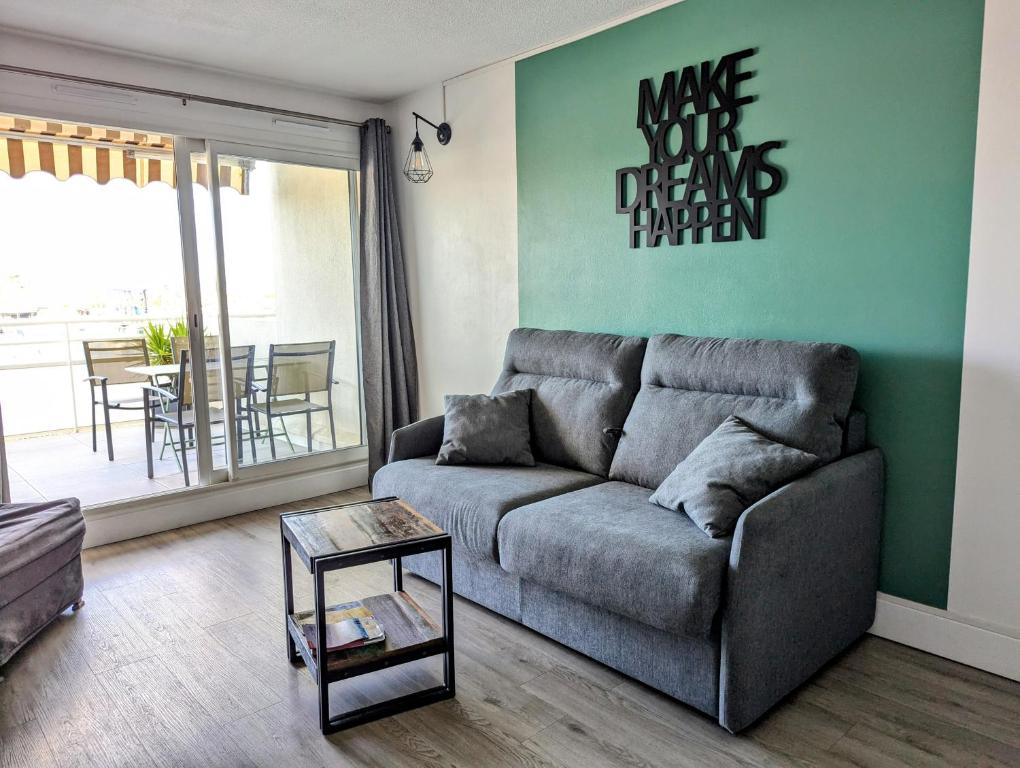 Vue dégagée et terrasse, studio 4 pers, piscine, parking, entre port et plage - 3