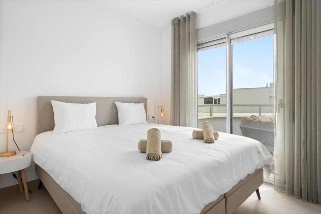 Ultimate Rentals - Coastal Comfort - Pool And Views in Oceana Gardens - 3
