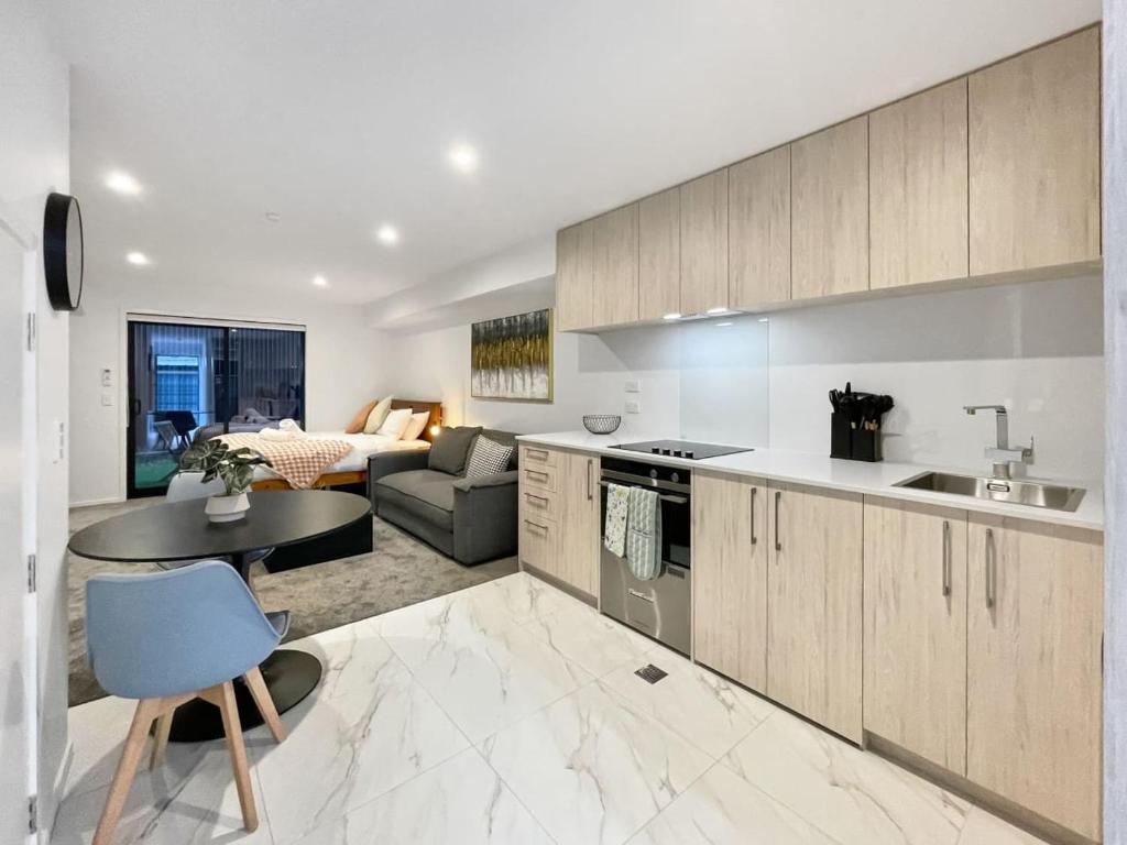 Lovely and Bright CBD Studio, Christchurch