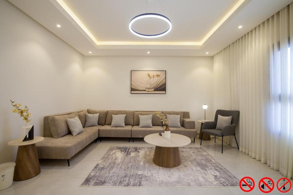 Modern 3 BDR in Prime Location, Rijád