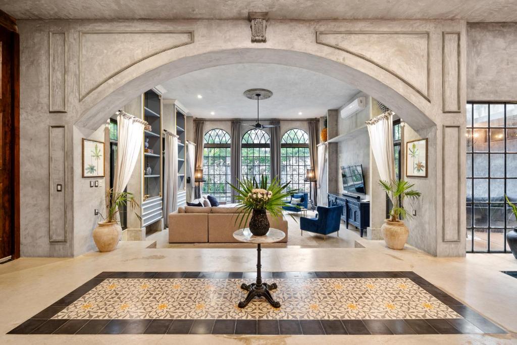 Casa Halo - Mansion, Nightclub, Pool, Sonos, Gated, Staff - 4