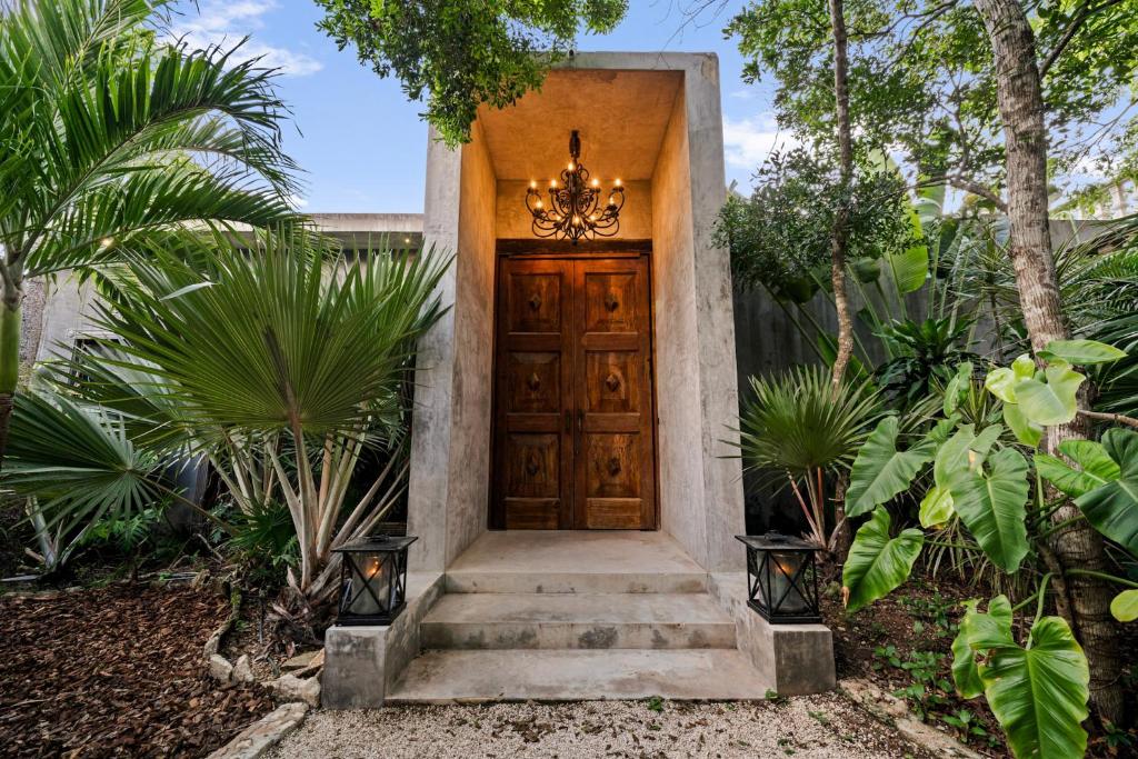 Casa Halo - Mansion, Nightclub, Pool, Sonos, Gated, Staff - 1