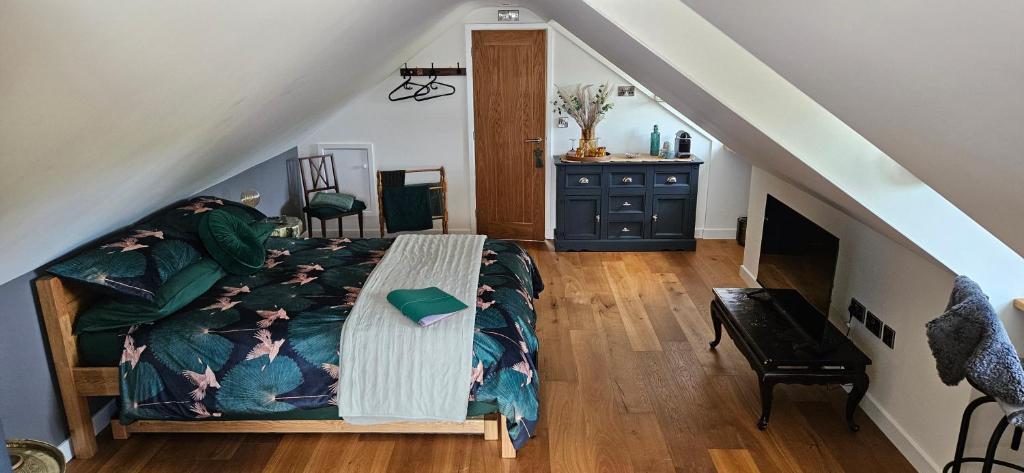 White Cottage Loft, Newtown Limford