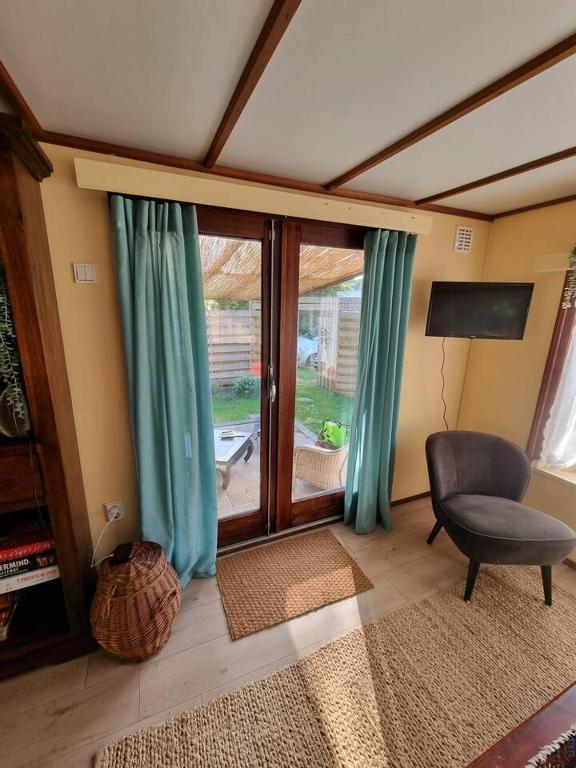 Escape to nature! Cozy and authentic chalet on park, Anloo