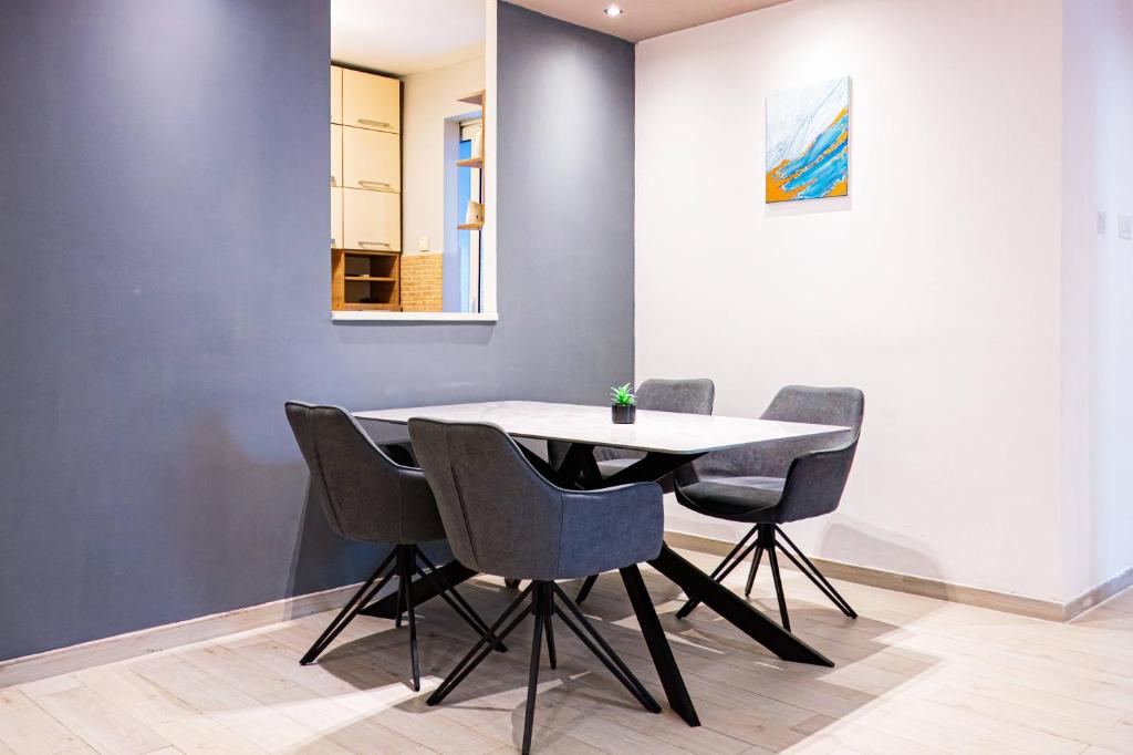 Brazos Apartment, Kotor