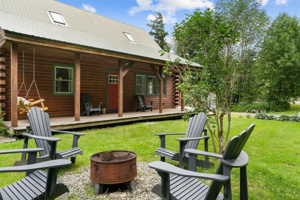 Charming Vermont Log Cabin, Cambridge