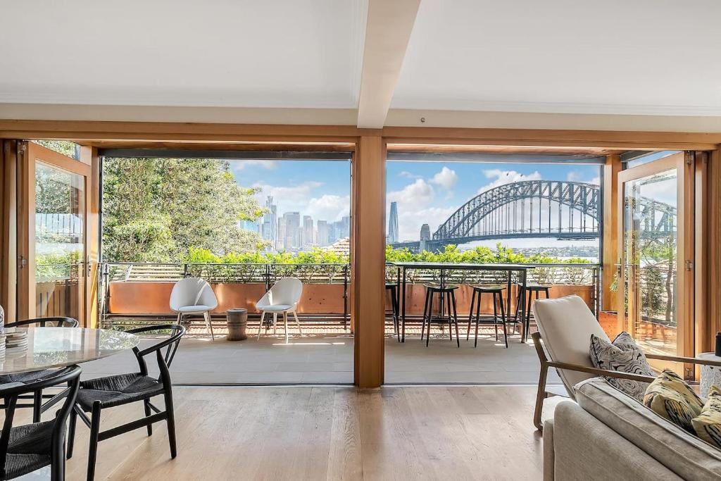 Heatherbrae I - World Class Harbour Bridge Views!, Sydney