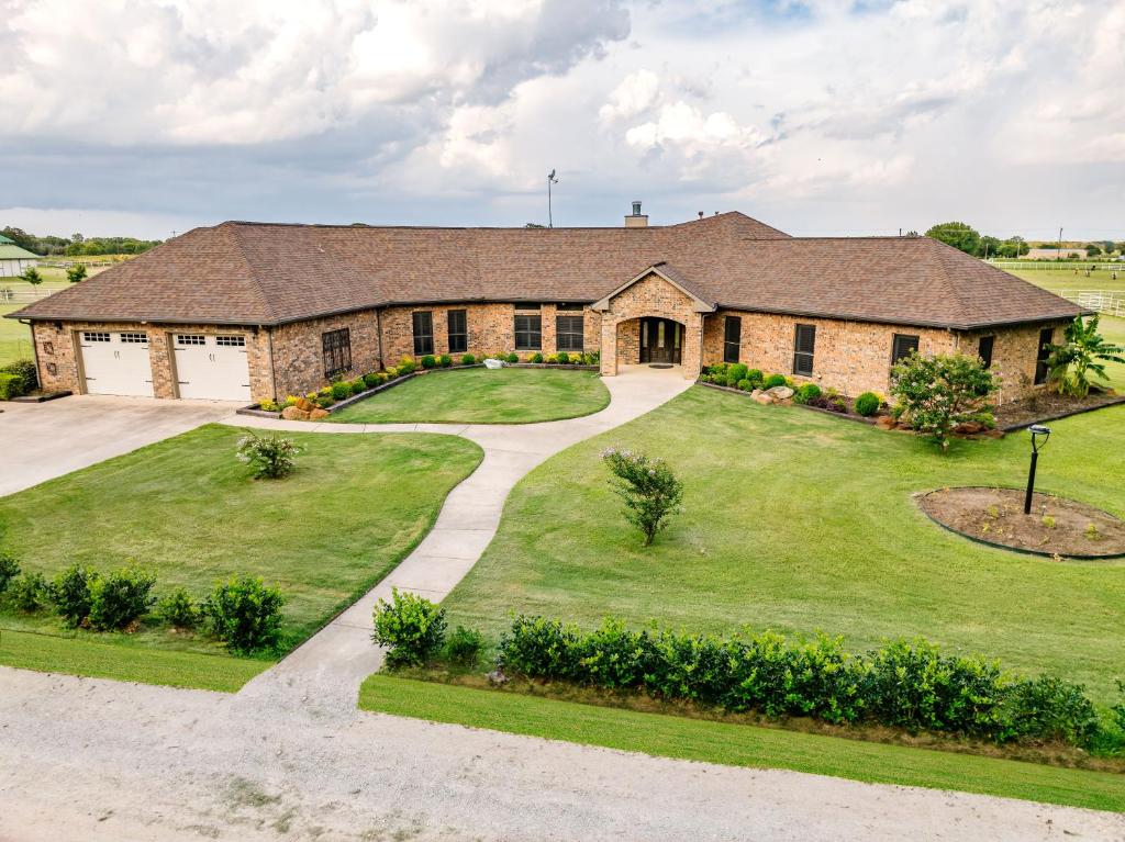 Newly Renovated Private Ranch Get-A-Way, Pilot Point