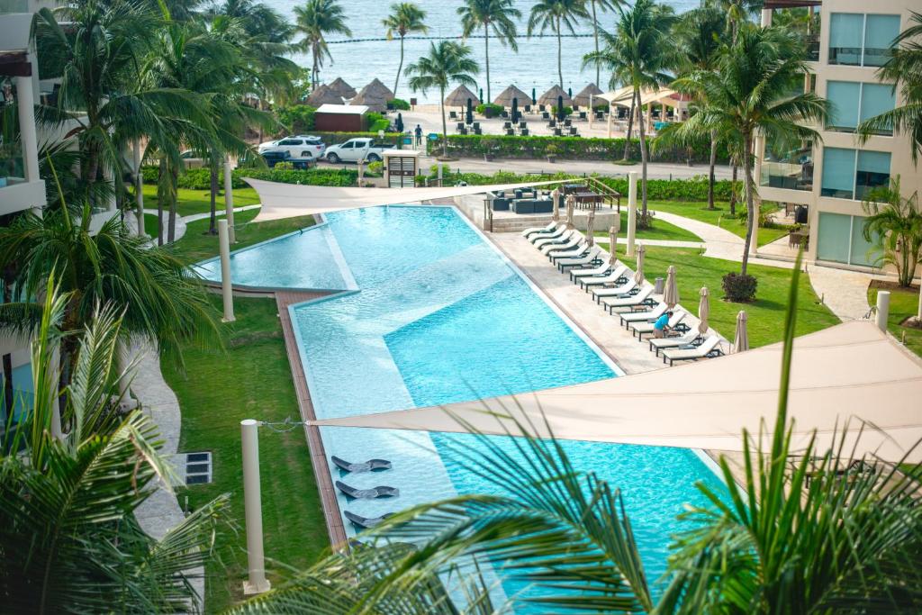 Beachfront Penthouse with Jacuzzi & Beach club - 1