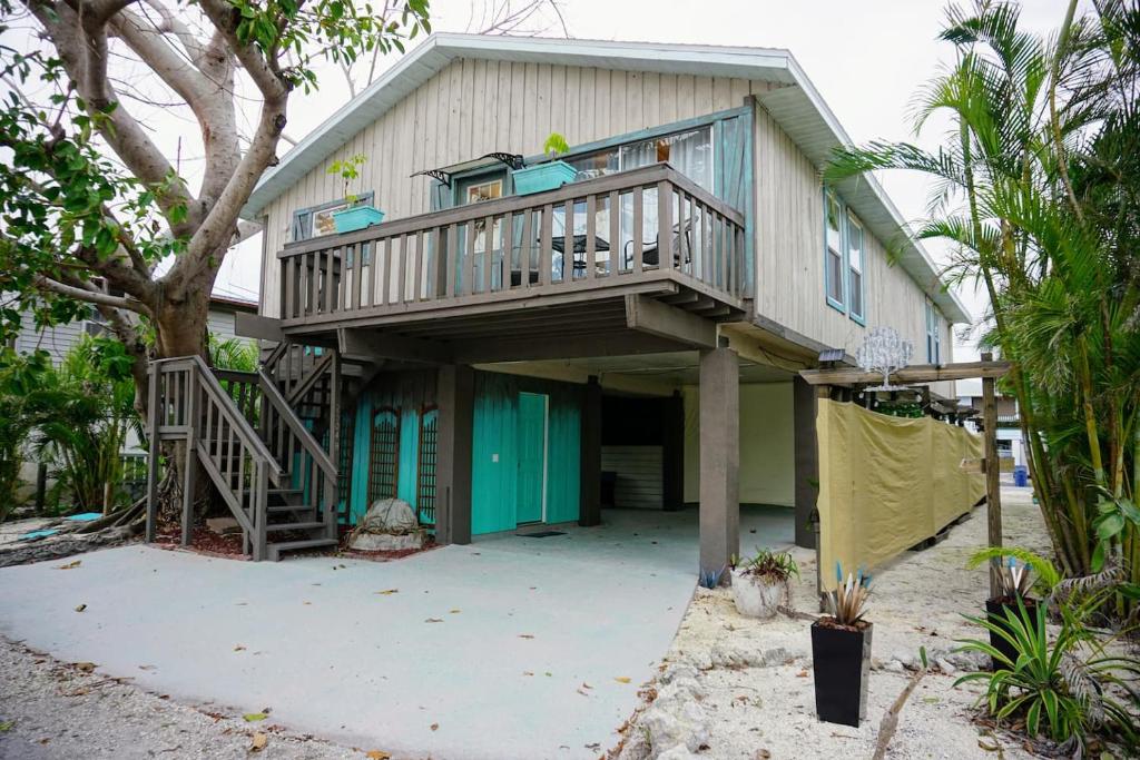 Ami Tree House, Bradenton Beach
