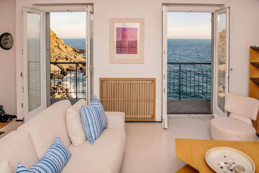 Carattino 12 Idyllic Seafront Retreat - 1