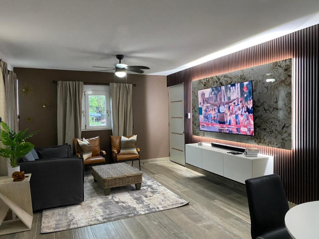 Virgils on the Strip - Pedro Clisante, Sosúa