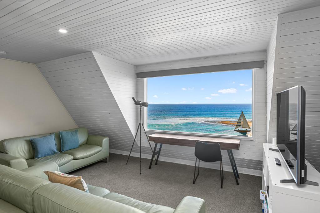 Marengo Views - Beachfront Ocean Escape, Marengo