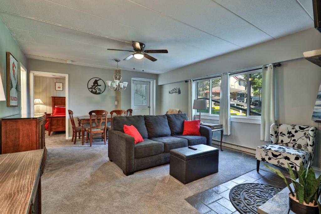 The Snowshed Steps at Mt Green - Walk-to-Lifts Ski Condo with Pools, AC, Fireplace & Shuttle!, Killington