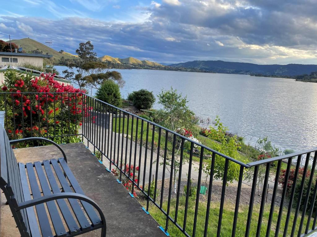 Dawn Cove, Bonnie Doon