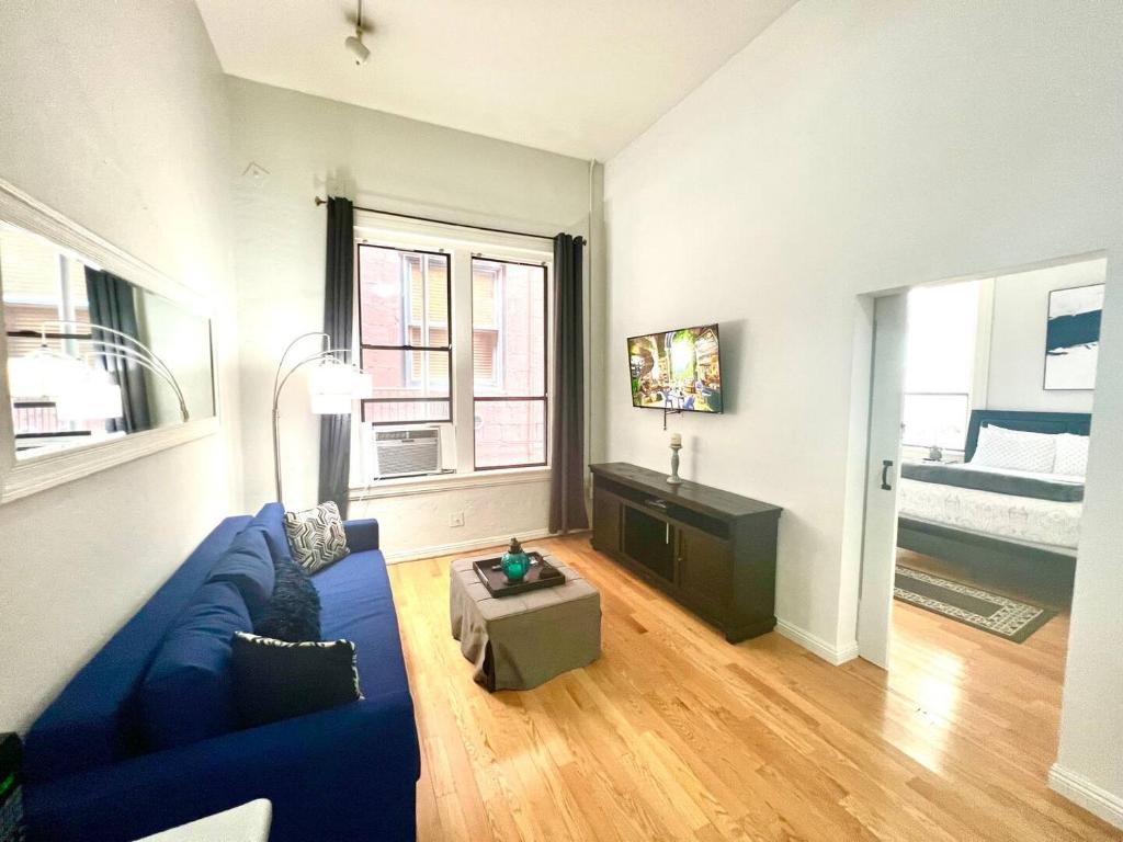 Gaslamp 2bdrm - W Parking & 4 Beds #204, San Diego