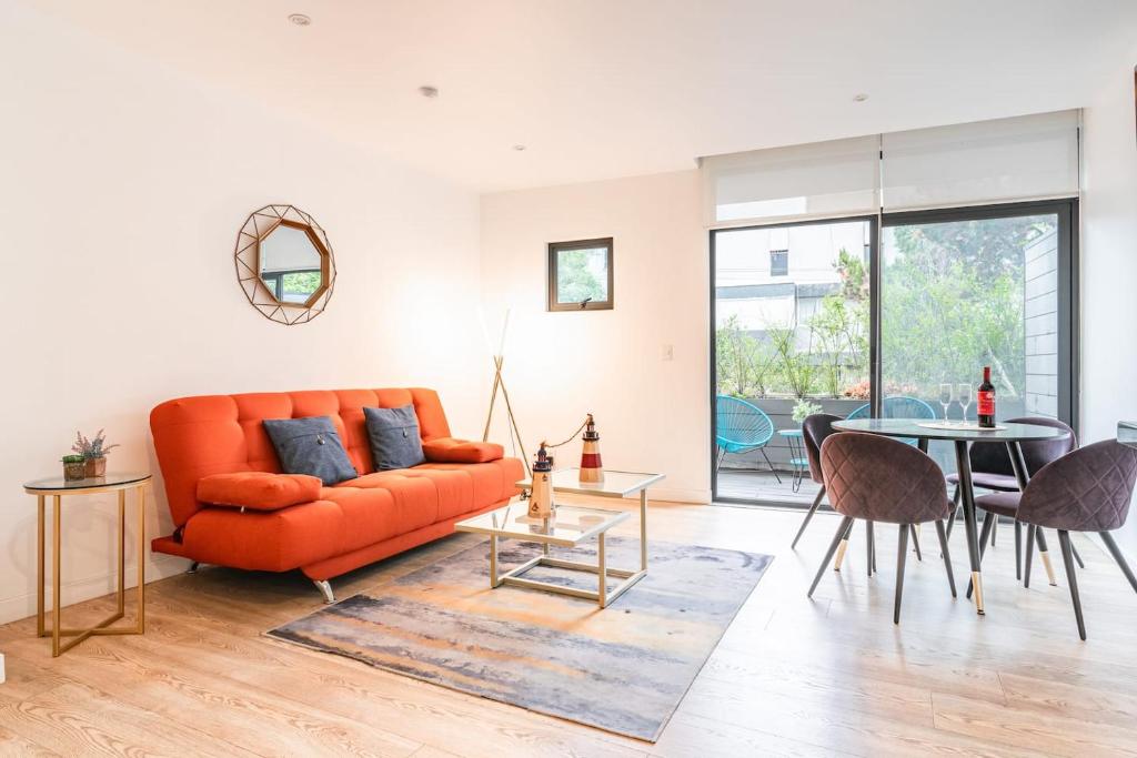 Insurgentes Area Apt Balcony, Outdoor Lounge, Mexico City