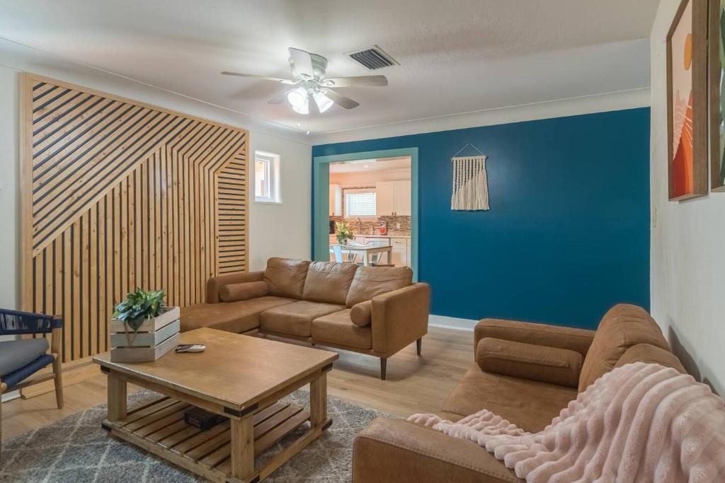 Walk 2 Beach & Ocean Center 60' Driveway, Daytona Beach