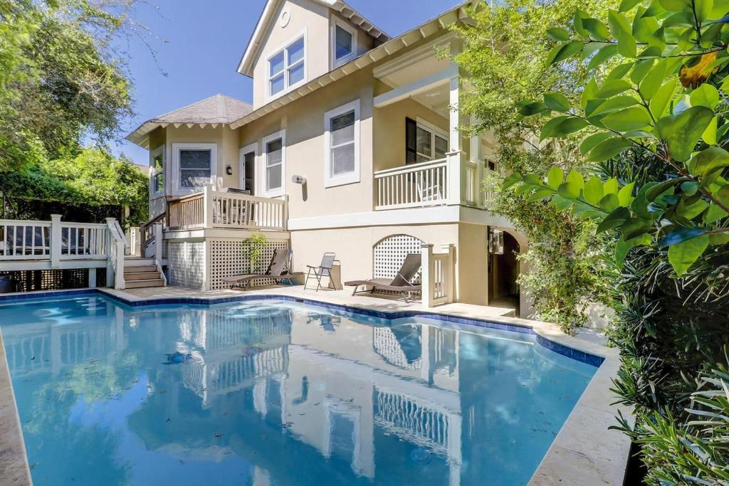 Steps From The Sand 2nd Row Pool & Hot Tub, Hilton Head Island