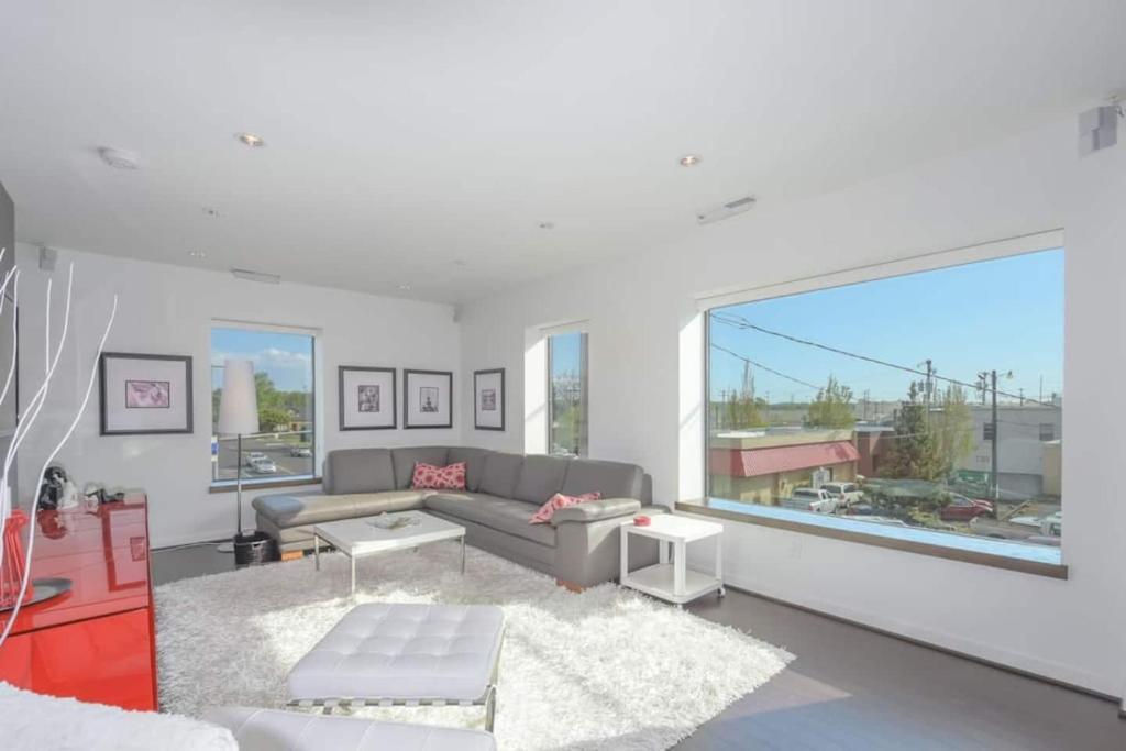 Large Eclectic 1 Br Above Restaurant 15min To Pdx, Camas