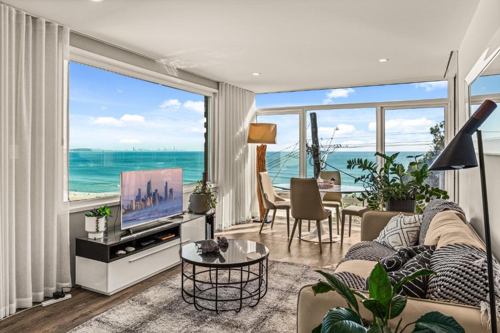 Oceanview Retreat - 2 mins walk to Kirra Beach, Gold Coast