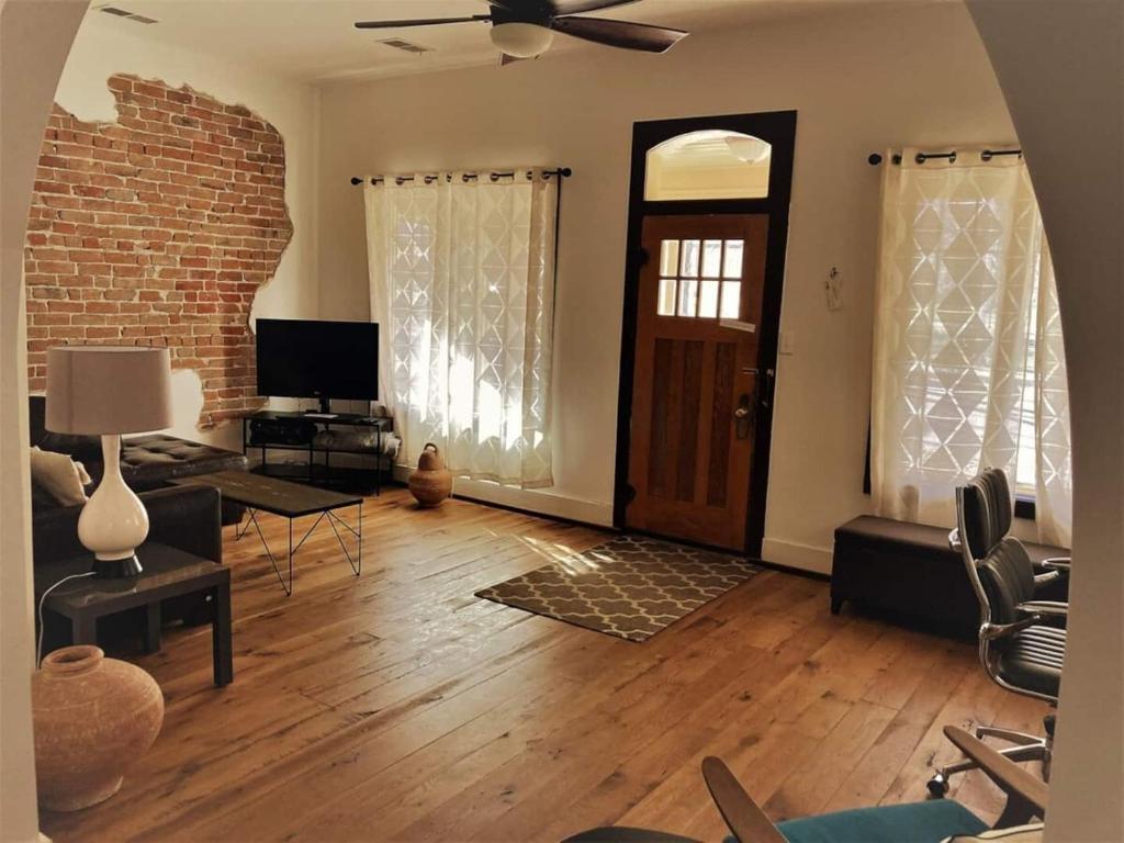 Turn Of The Century Gem On The Park, Downtn Str576, Salida