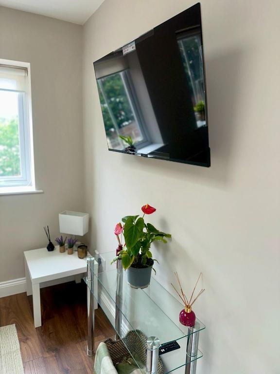Stylish 1-Bed Flat, Ealing