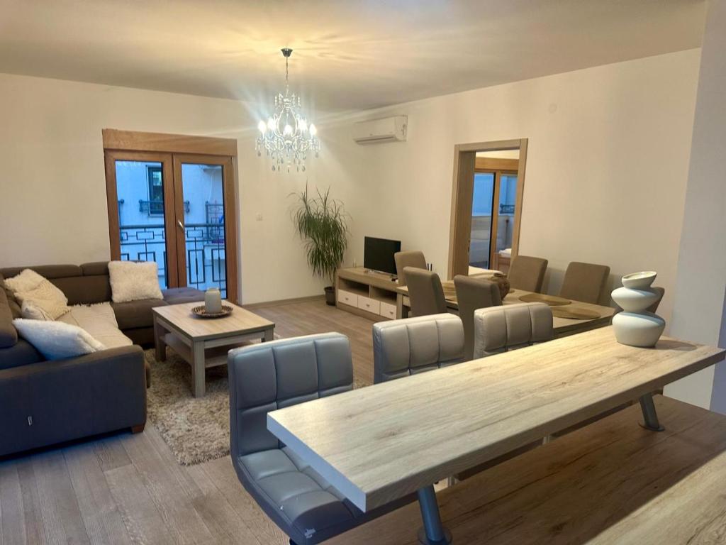 The Coastal Charm, Pržno