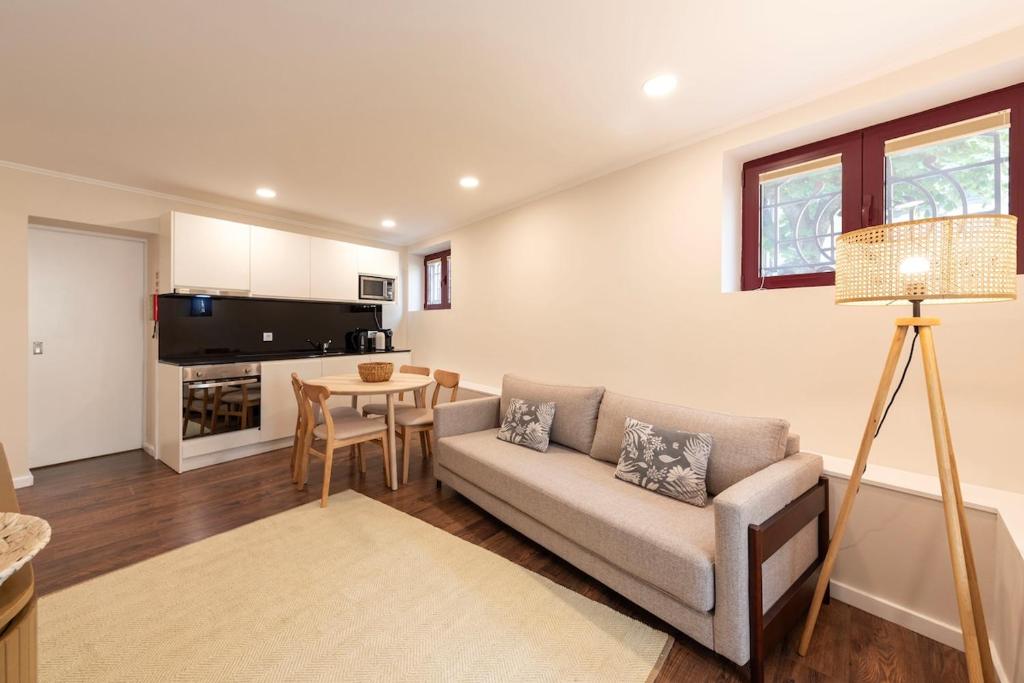 Central Porto Hideaway with Sunny Terrace, Porto