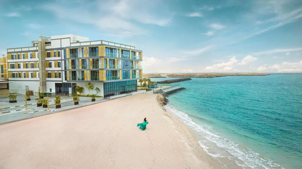 Beach Bay Hotel Mirfa, hotel in Al Marfaʼ