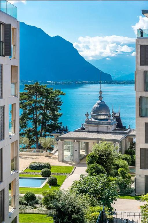 Modern Montreux 2 Bedroom Apartment - Lake View - 1