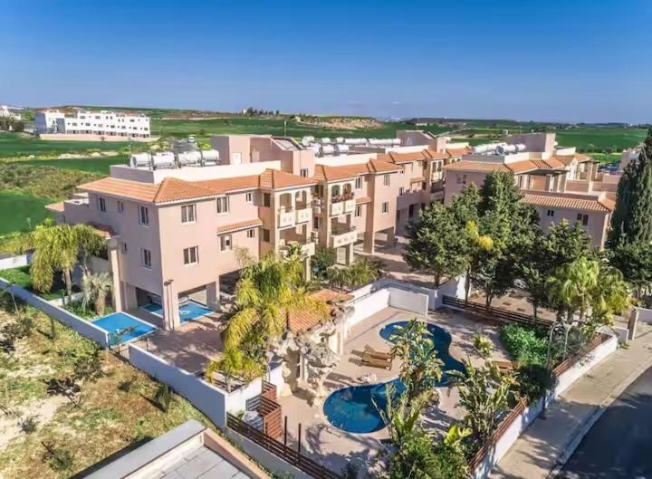 Majestic Gardens 10 minutes from Larnaka Airport, Larnaka