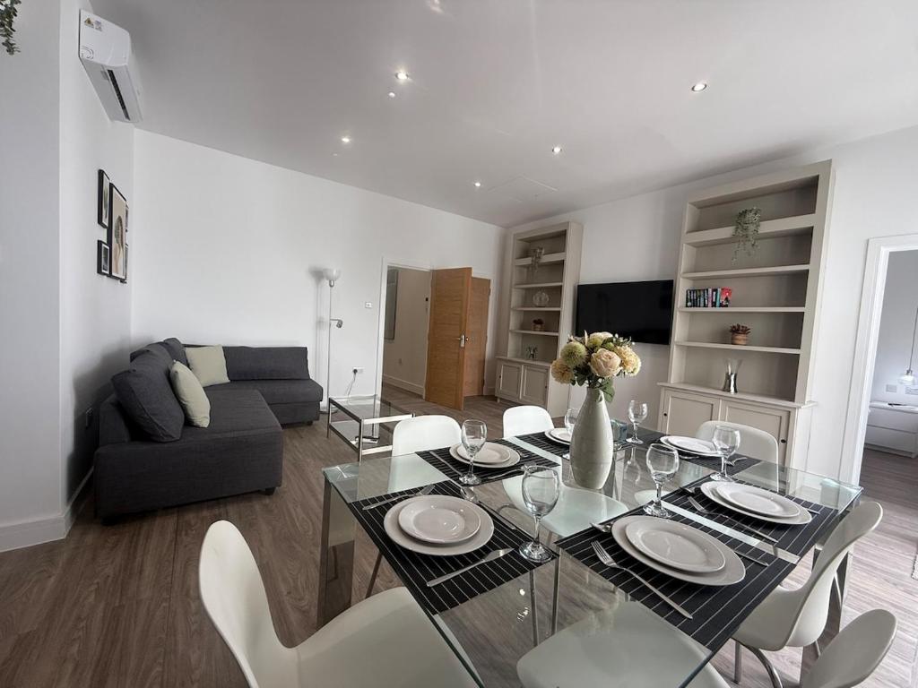 Stylish 3 bed spacious flat, Brentwood