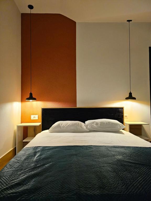 Lemon Garden, Gjirokastër