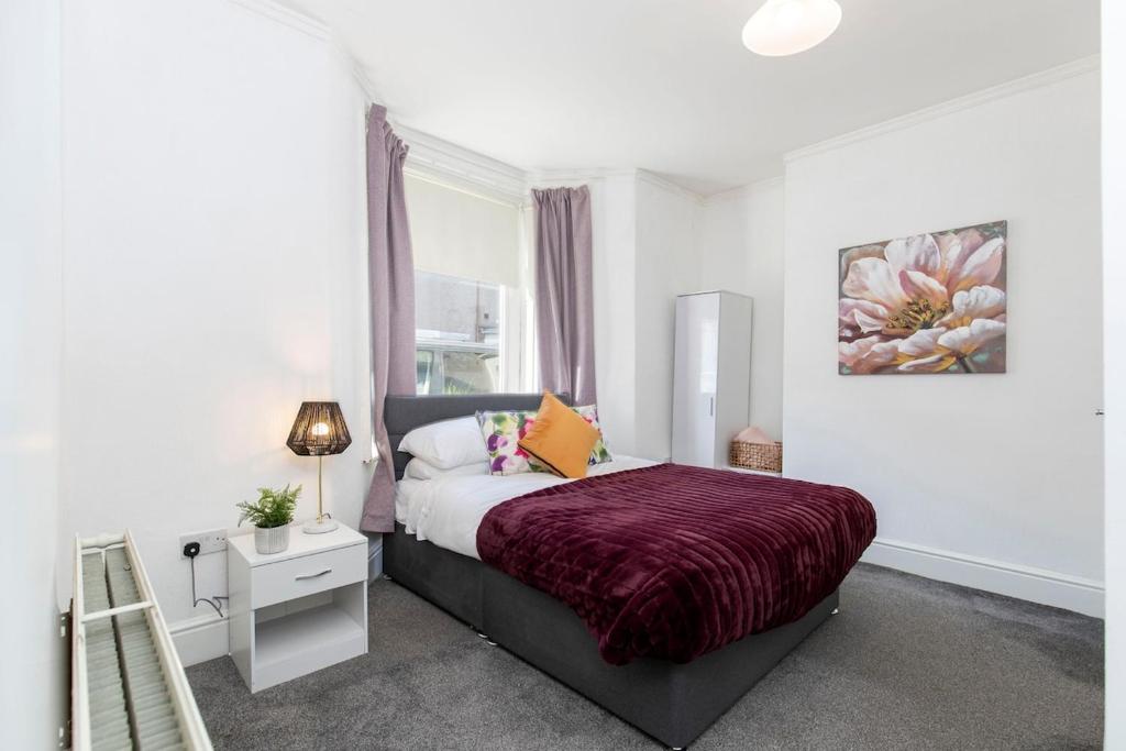 4 BEDS, 4 BATHS home, central Darlington, Darlington