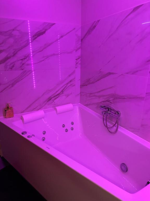 Love Horizons - Suite vue panoramique - Spa privatif - Rennes Centre - 4
