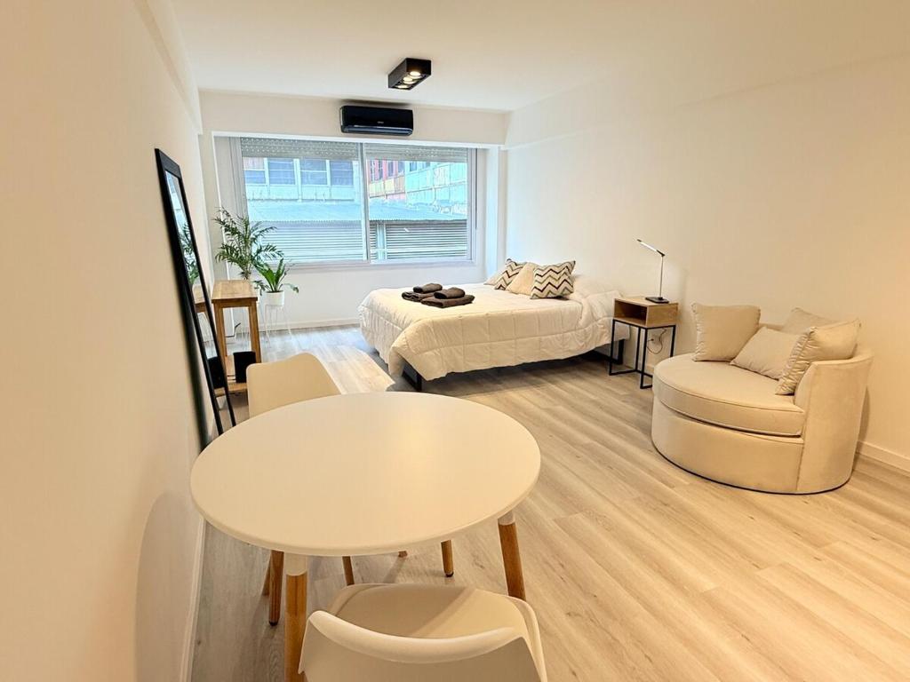 Modern Studio Apartment 1 block from the Obelisk - 4