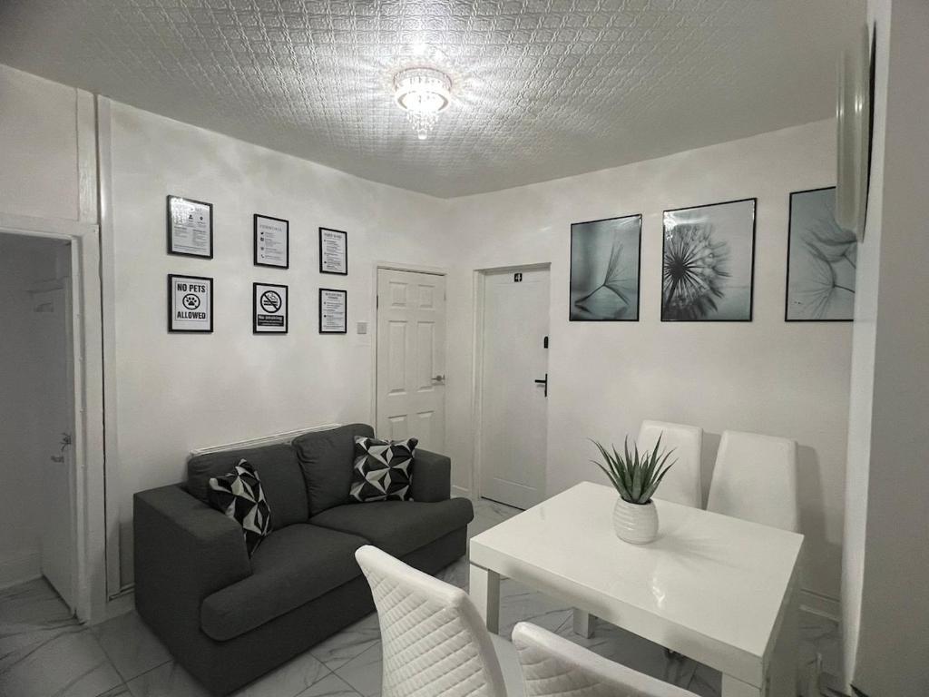 Desto lodge in liverpool, Liverpool