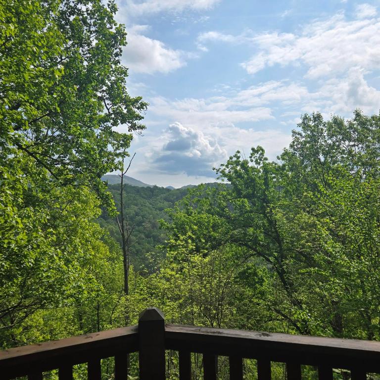 Hills Hideaway, Pittman Center