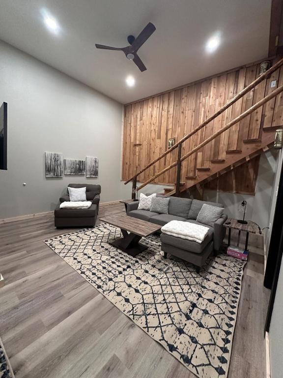 20 min from Butte, minutes from The Big Hole River, Butte