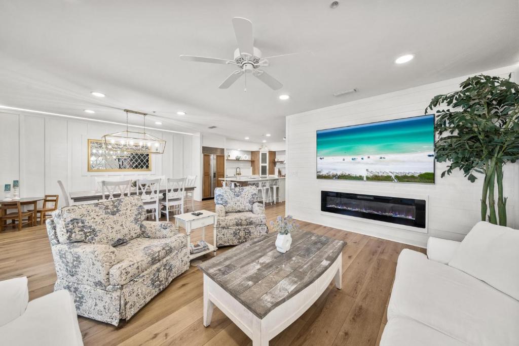 Lagoon Lounge, Seacrest